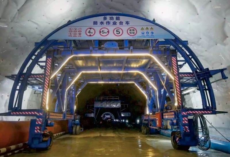 自動(dòng)防水板鋪掛臺車